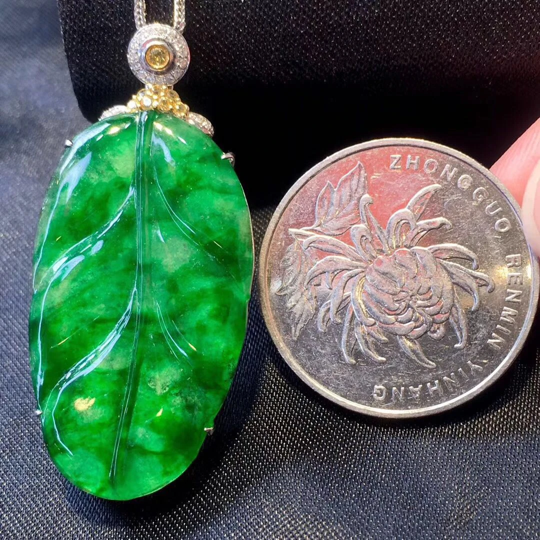 1772158408-69a0fdc832215-High-Grade-Natural-Icy-Jadeite-Necklace-18K-Solid-White-Gold-Natural-Icy-Pure-Green-Leaf-Jadeite-Pendant-7.webp